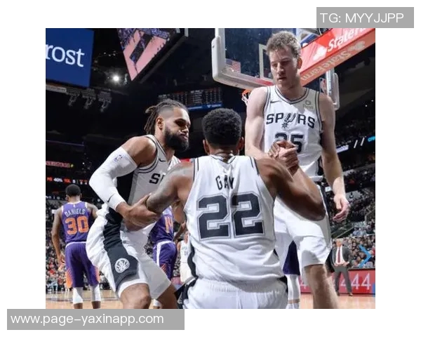 托尼帕克与保罗同现身马刺比赛现场引发球迷热议